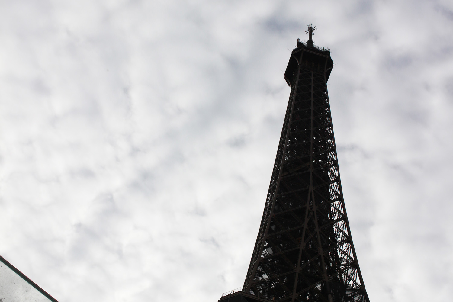 La Tour Eiffel est le monument parisien le plus visité. © Globe Reporters
