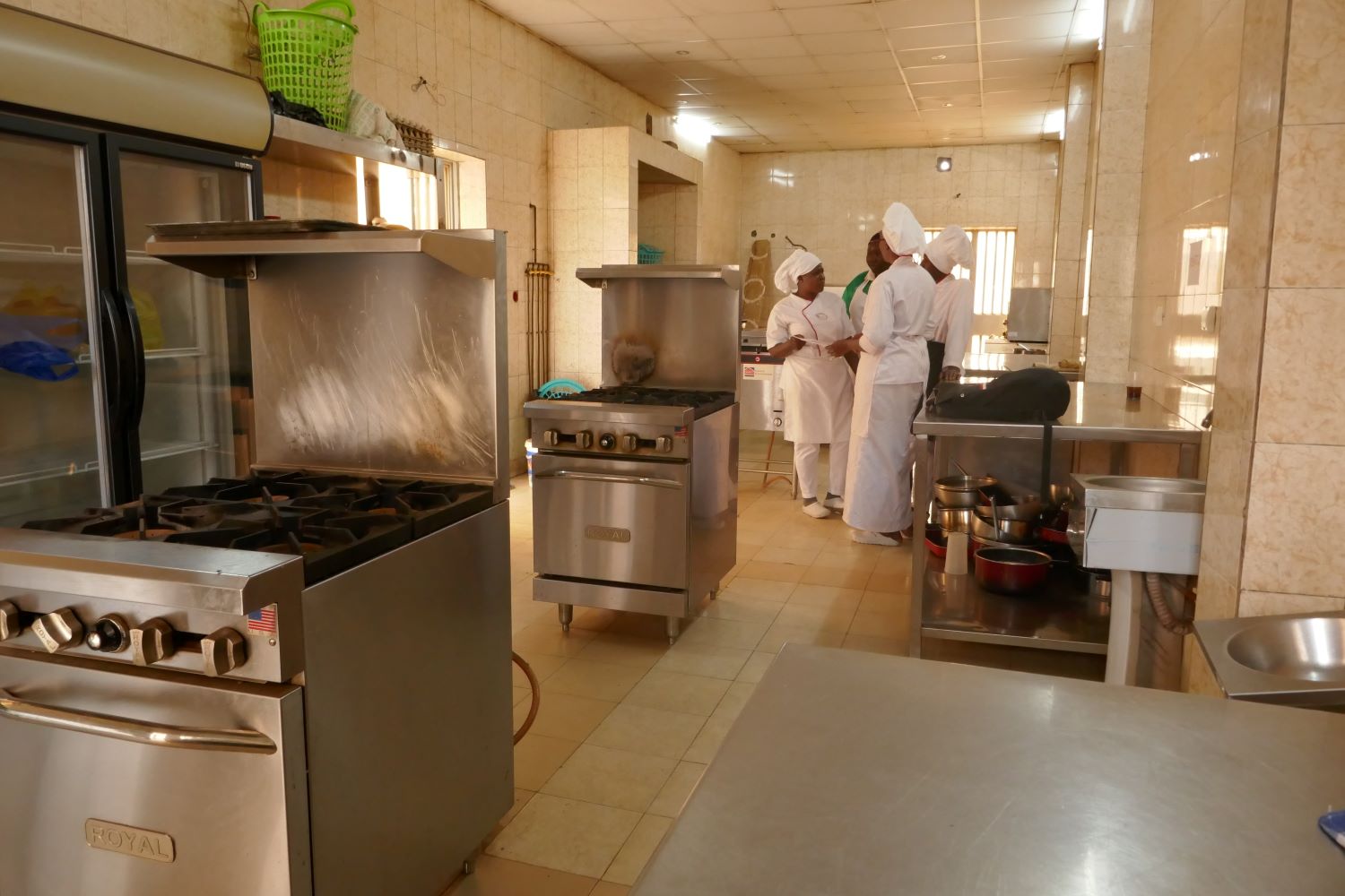 La cuisine d’application est l’endroit où on pratique la cuisine et, en même temps, on aide pour le restaurant du centre DIH © Globe Reporters