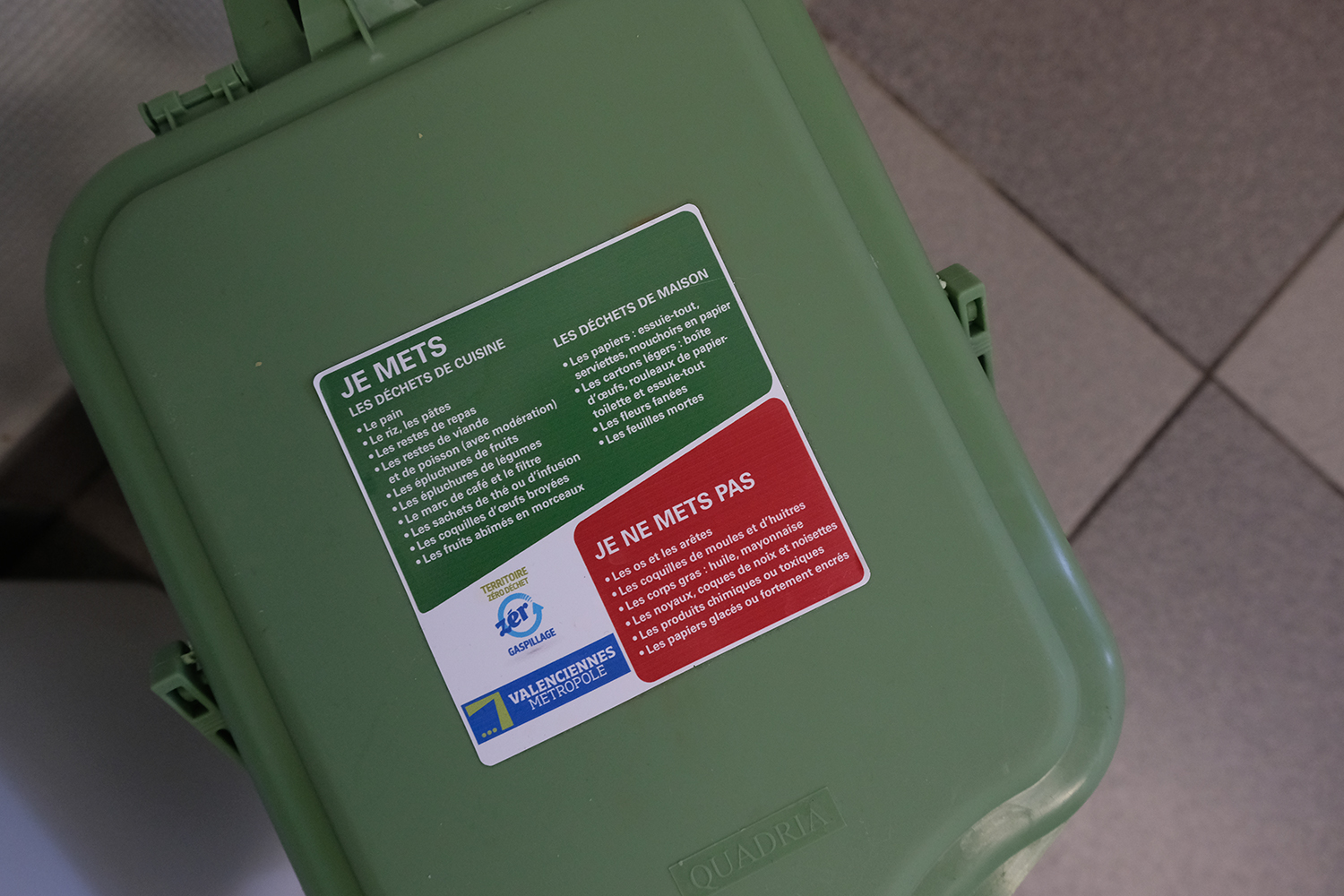 Le zéro déchet passe d’abord par un meilleur traitement des déchets et l’agglomération de Valenciennes accompagne les acteurs du territoire qui veulent réduire leurs déchets, installer un compost ou rejoindre les 45 familles relevant le défi zéro déchets.