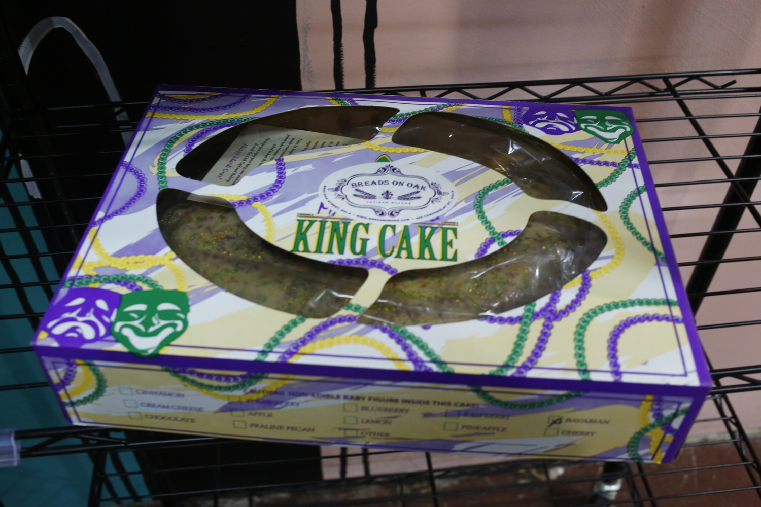 Un King cake en vente au King Cake Hub © Globe Reporters 07. Le King Cake Hub connaît un véritable succès pendant la saison de Mardi Gras © Globe Reporters
