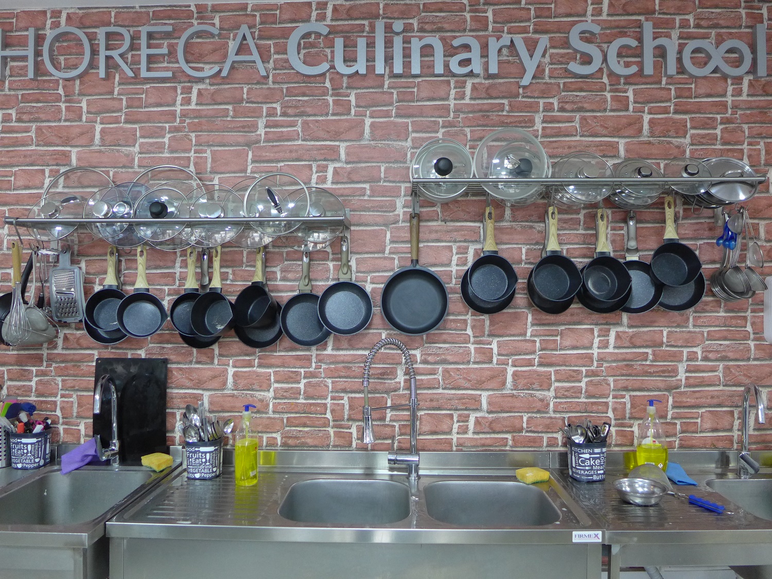 L’Horeca Culinair school délivre un CAP cuisine.