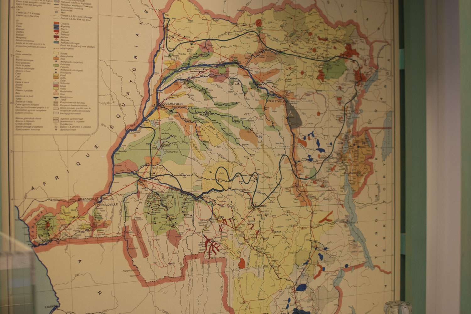 La carte du Congo permet de ne pas faire l’impasse sur la colonisation de ce pays africain dans le développement de la Belgique : en exploitant les richesses minières de la colonie, la Belgique s’est considérablement enrichie 