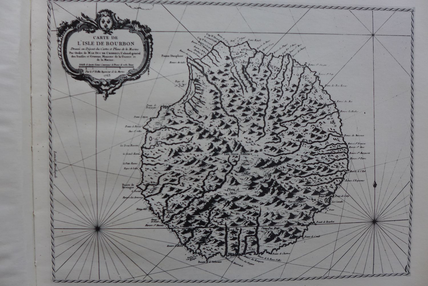 Dans les livres que Ginette a prêtés à Sidonie, il y a la reprographie d’une vieille carte de l’île Bourbon (ancien nom de l’île de la Réunion).