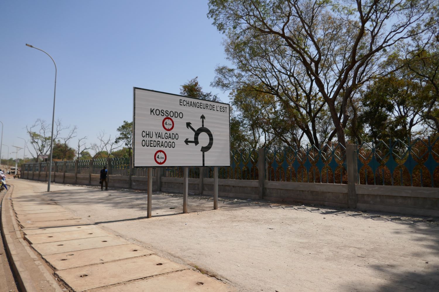 Sur le chemin du retour, voici le repère pour ne pas rater l’entrée dans le quartier Dashasgo, l’échangeur de l’Est ou encore la gare de bus de l’est de Ouagadougou © Globe Reporters