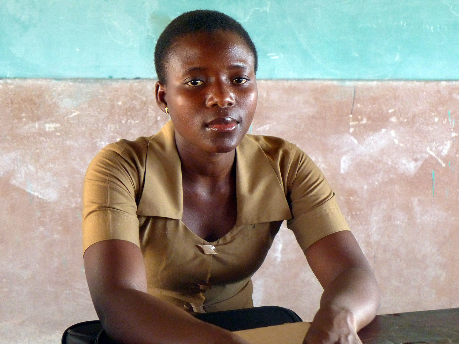 Christelle BENHAZIM parle des sanctions, mais il n’y a pas de gros problèmes de discipline élèves. 