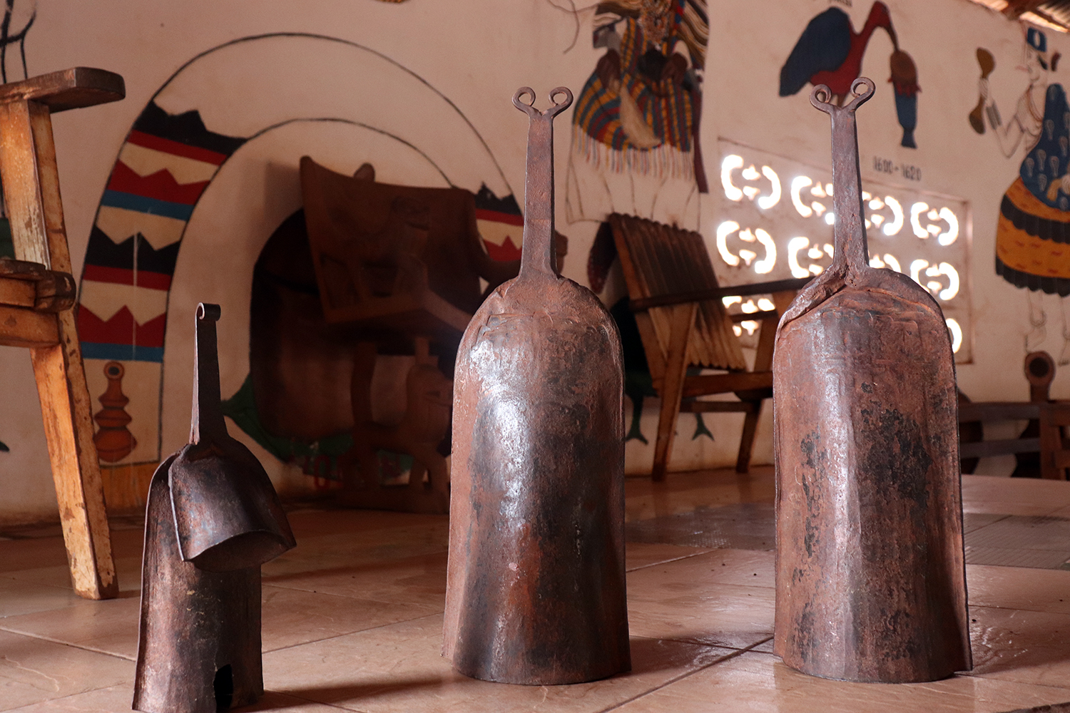 Voici différents Gons, un instrument béninois utilisé dans la musique traditionnelle et donc très lié à la culture du vaudou. 