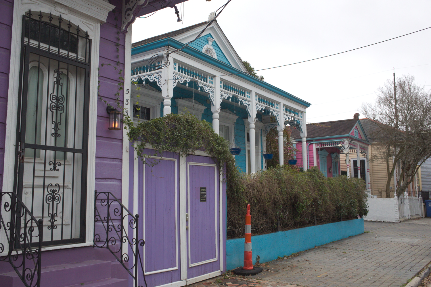 Des maisons colorées dans le Faubourg Marigny © Globe Reporters