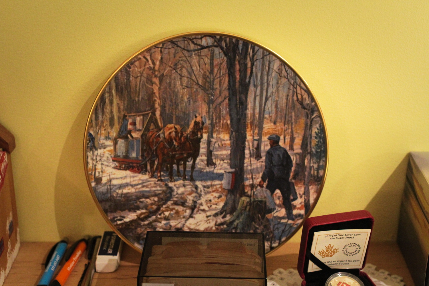 Une autre peinture qui montre la récole d’érable avec le cheval.