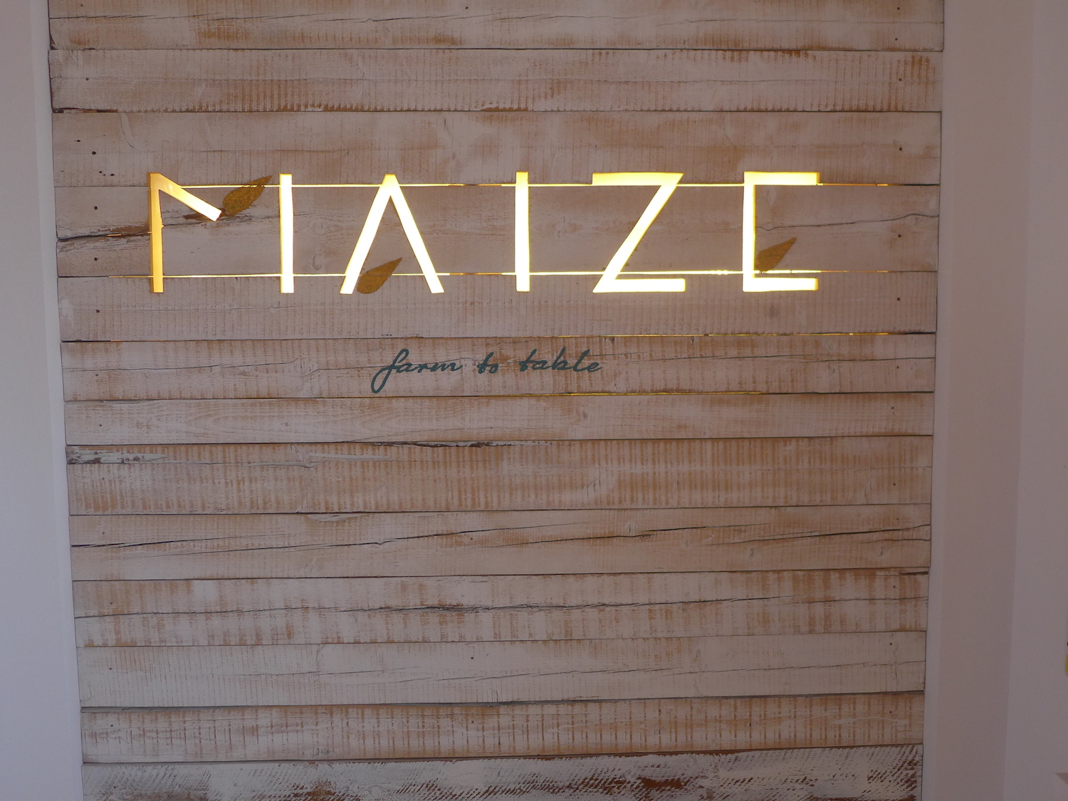 Le slogan de Maize est : « from farm to table » (« de la ferme à la table ») ;