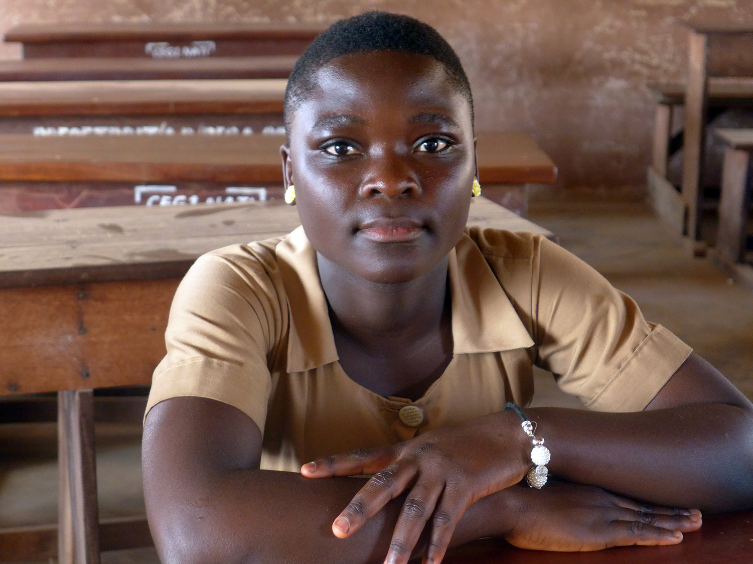 Antoinette KOUAGOU aime que le collège soit mixte et que l’on puisse étudier garçons et filles ensemble. 