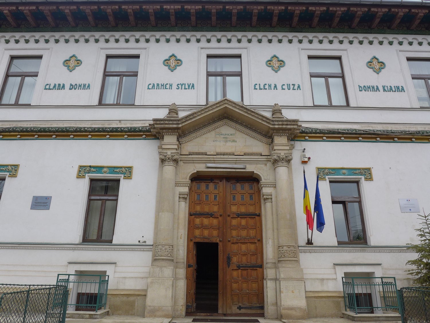 L’entrée de l’Ecole centrale. C’est une école créée au XIXe siècle, pour les filles de l’élite de Bucarest. 