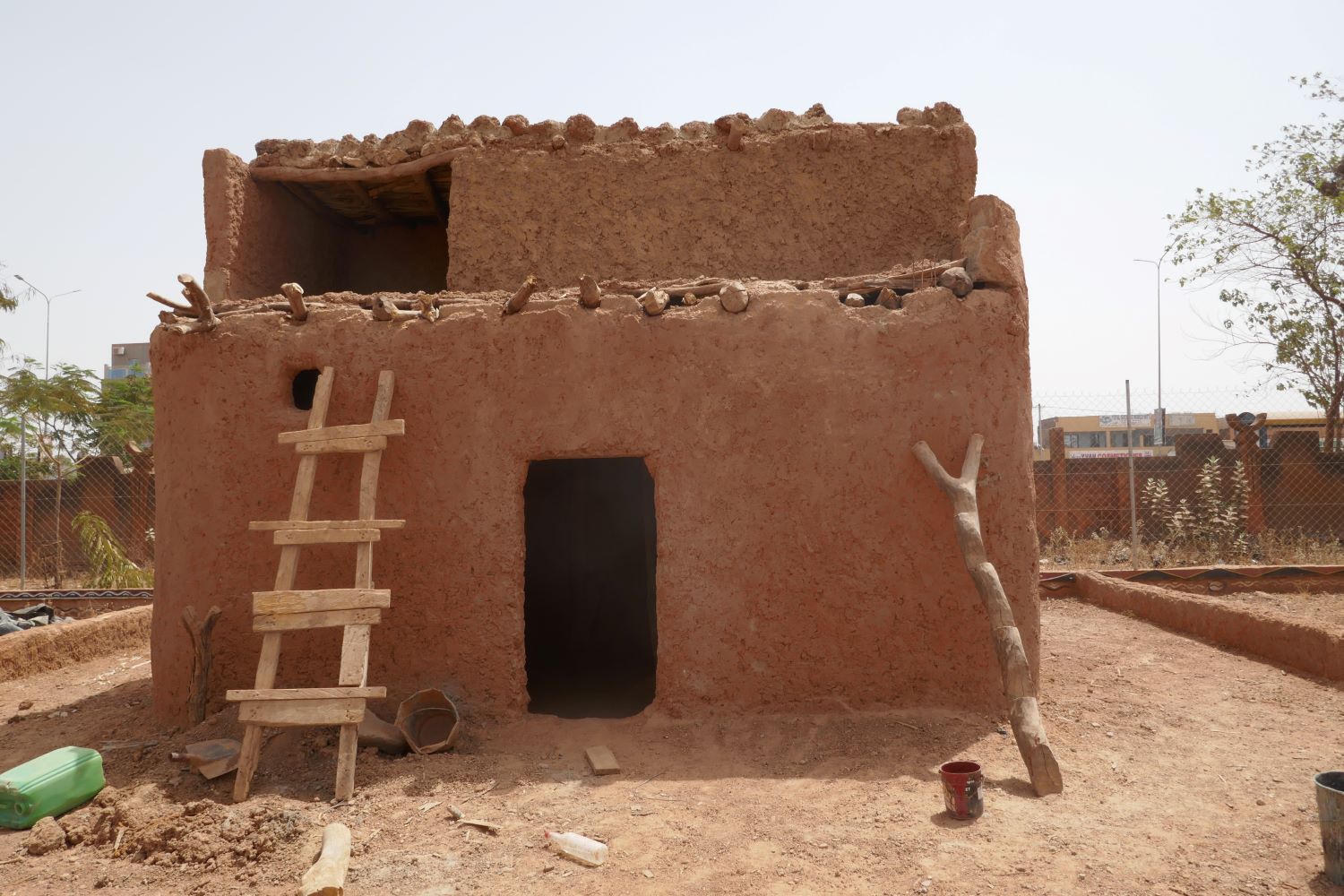 Maison en deux étages, typique de la région de Bobo-Dioulasso, à l’ouest de Burkina Faso © Globe Reporters