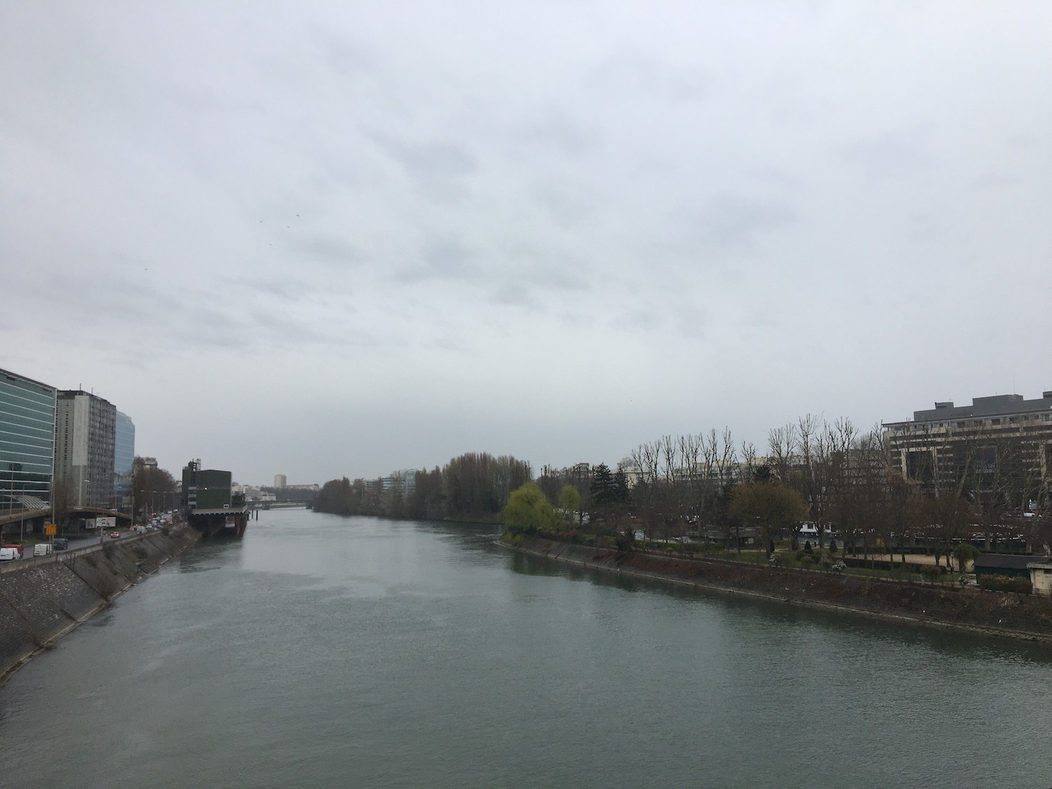 Pour se rendre à l’Agence depuis Paris, il faut traverser la Seine à l’ouest de la capitale © Globe Reporters