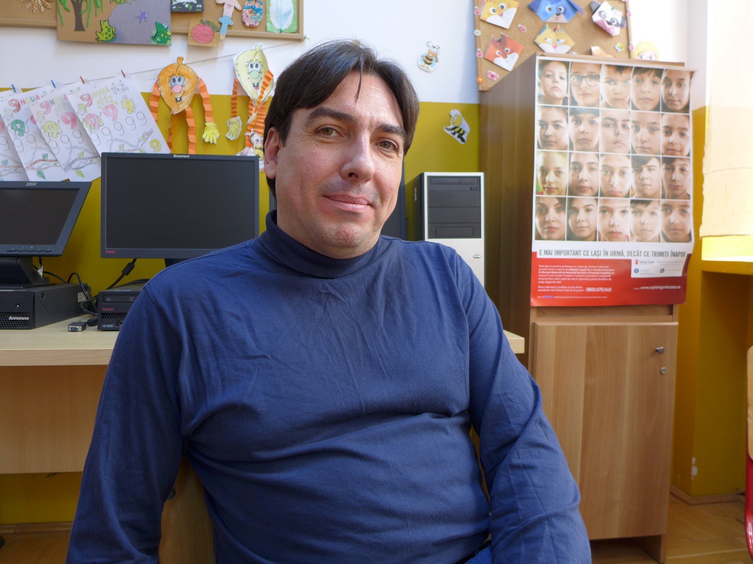 Leonard Andreescu coordonne le programme pour les enfants dont les parents sont partis à l’étranger, dans ce centre.