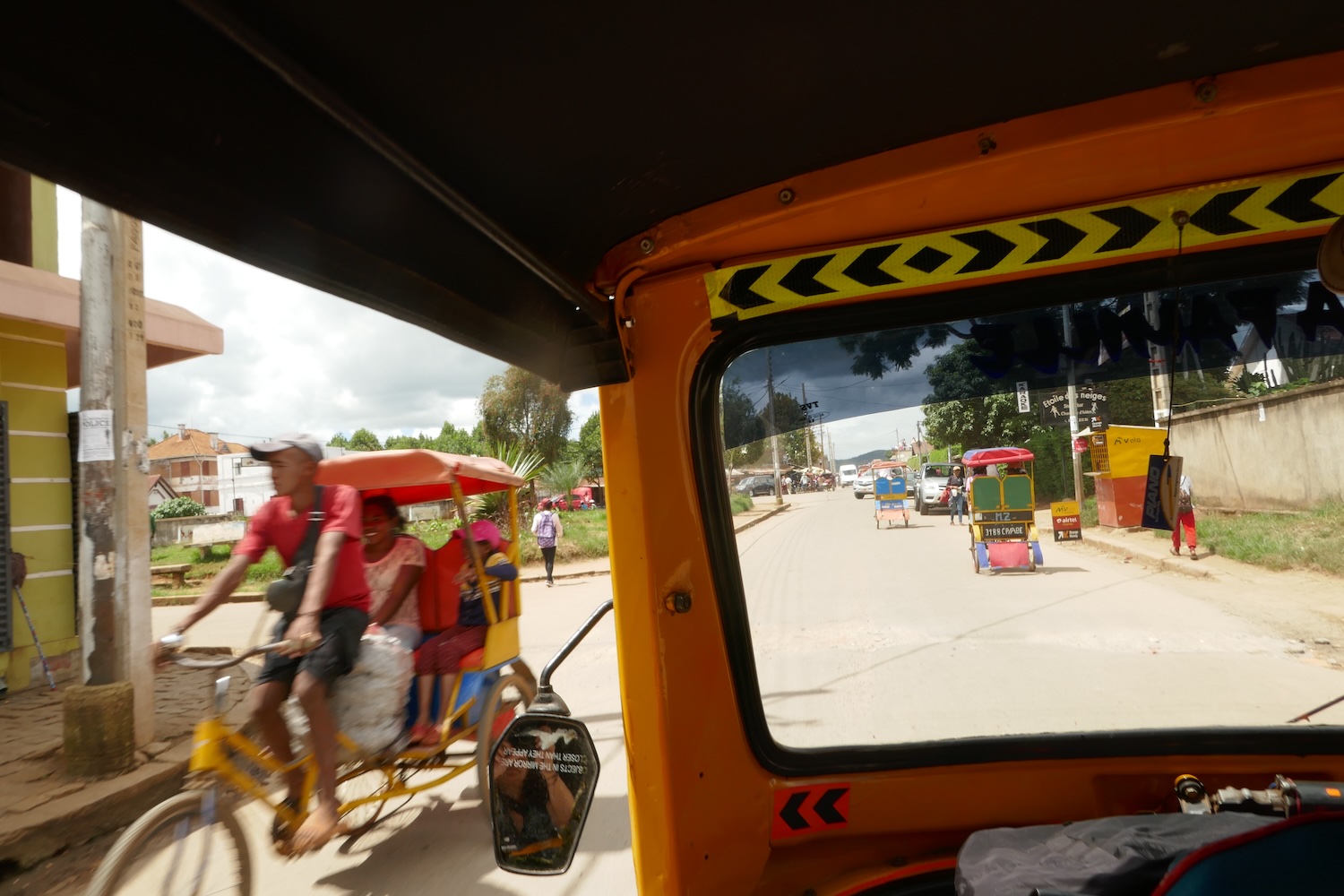 La ville d’Antsirabe est surnommée la capitale des Tuk-Tuk, des taxi-moto, des cyclo-bus et des taxis-vélo © Globe Reporters