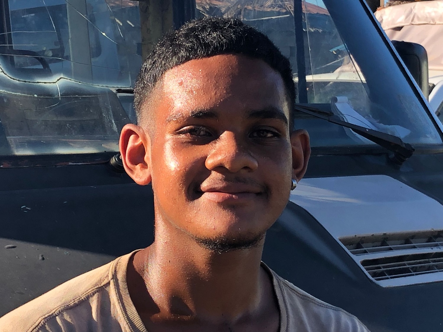 Tafita RAKOTOARISOA a 18 ans. Il est apprenti pour devenir conducteur de taxi-brousse © Globe Reporters