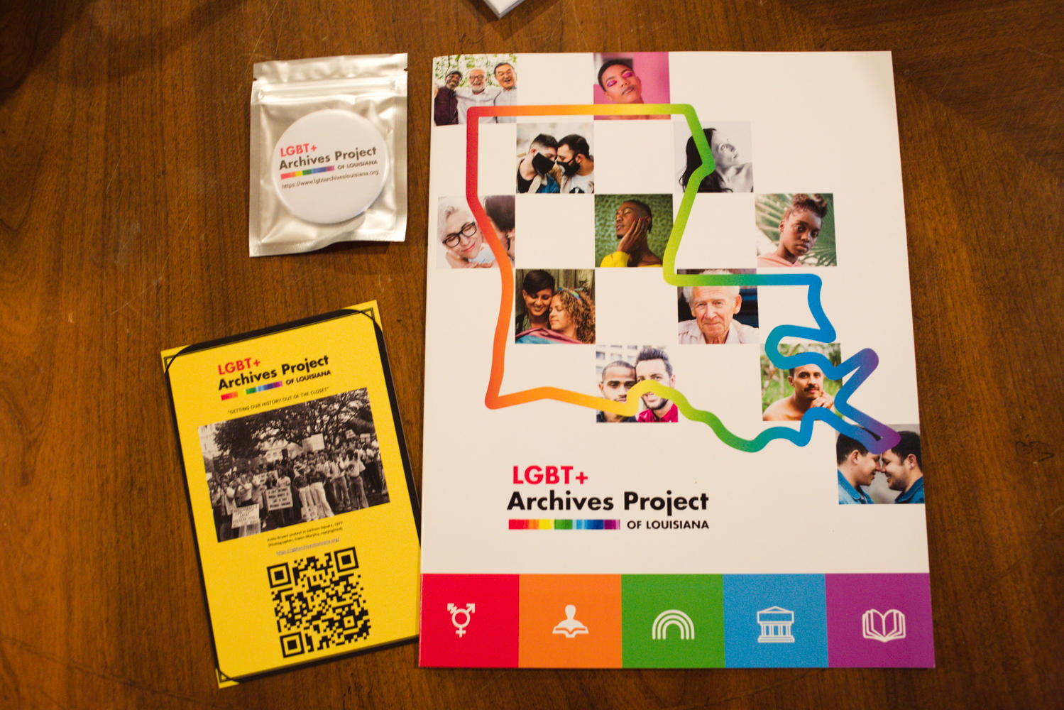 Des flyers et dépliants sur le LGBT + Archives Project of Louisiana © Globe Reporters