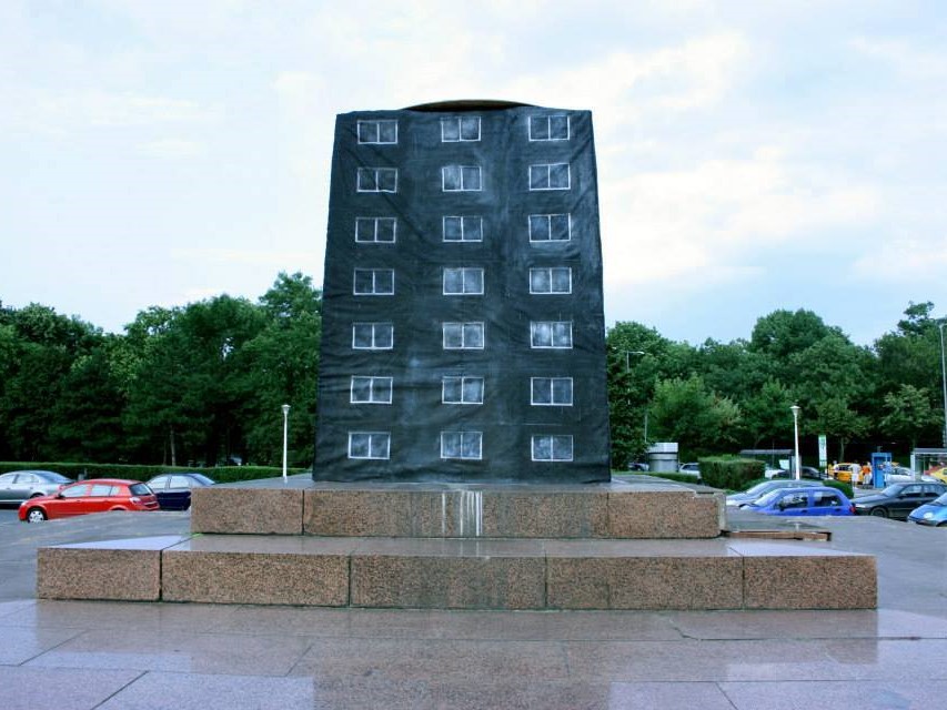 « Monumentul beton », de Florin B. TOMESCU.