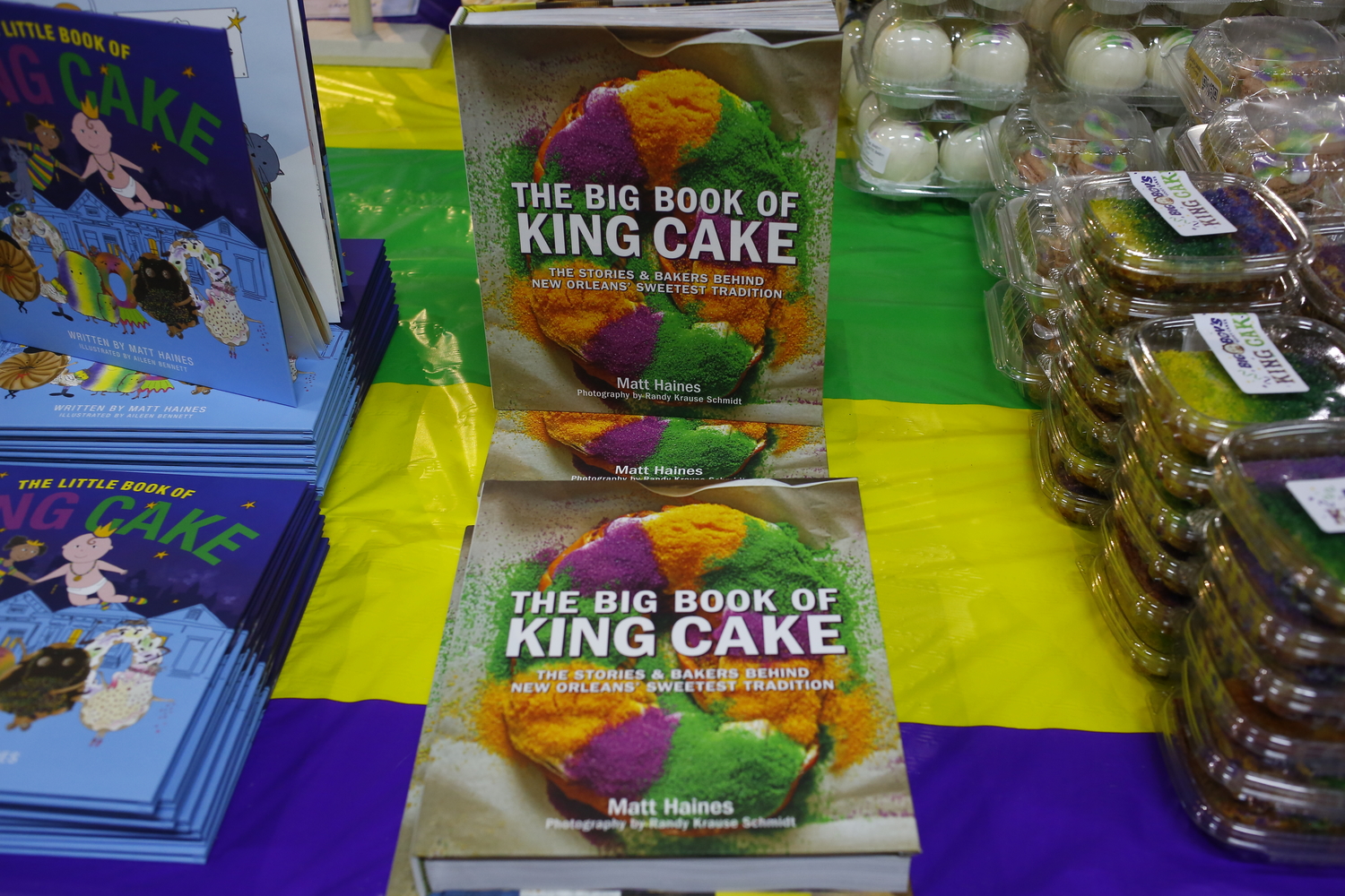 Le livre de Matt au King Cake Hub © Globe Reporters 
