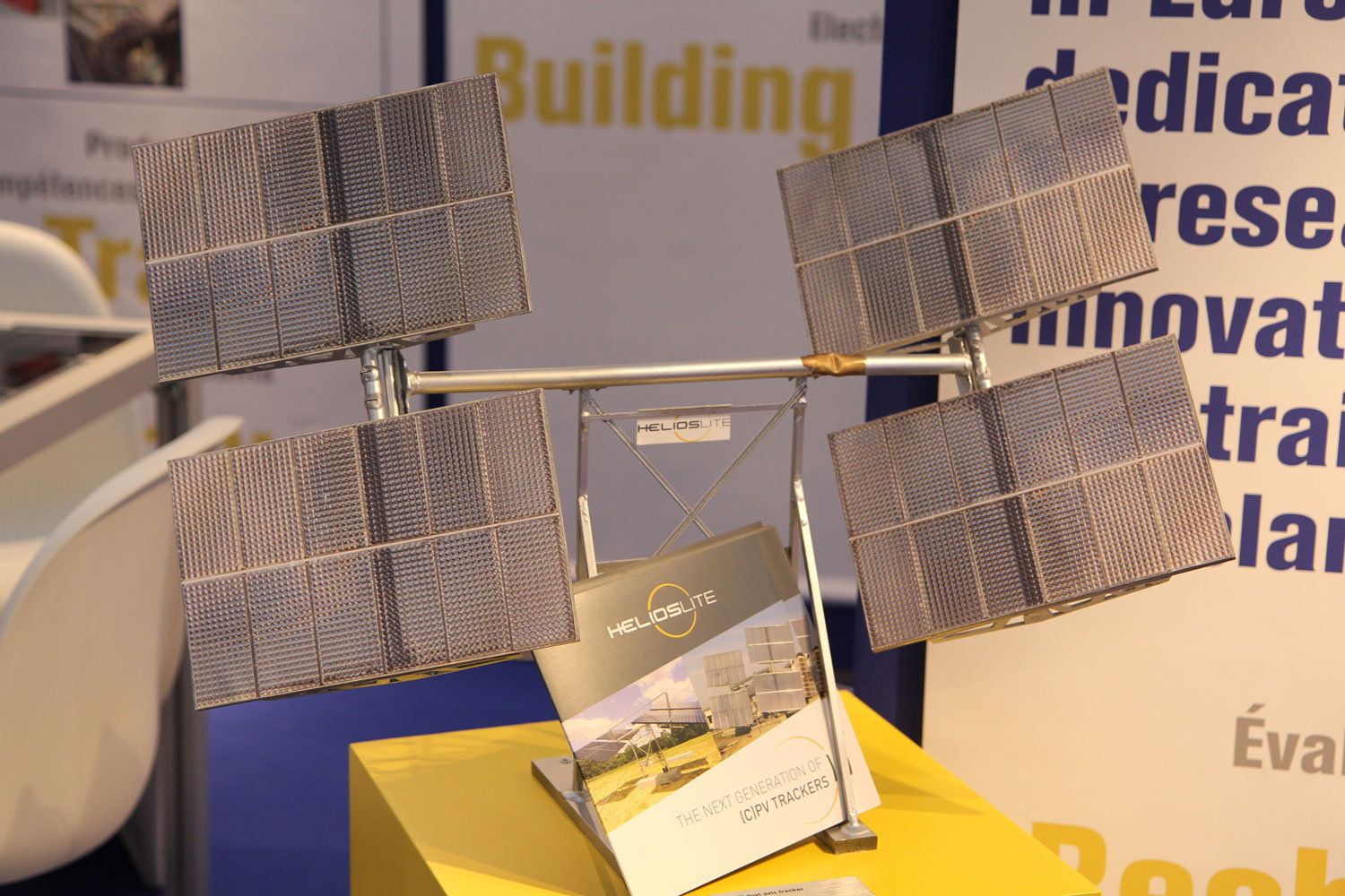 Les panneaux solaires utilisés pour propulser les alimenter les satellites. Crédit Photo Valérie Rohart