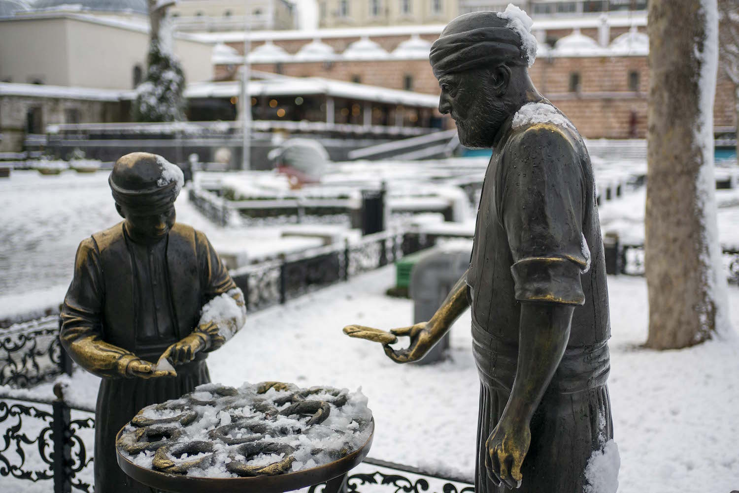 Une statue qui représente un petit vendeur de Simits… Glacés aujourd’hui © Globe Reporters