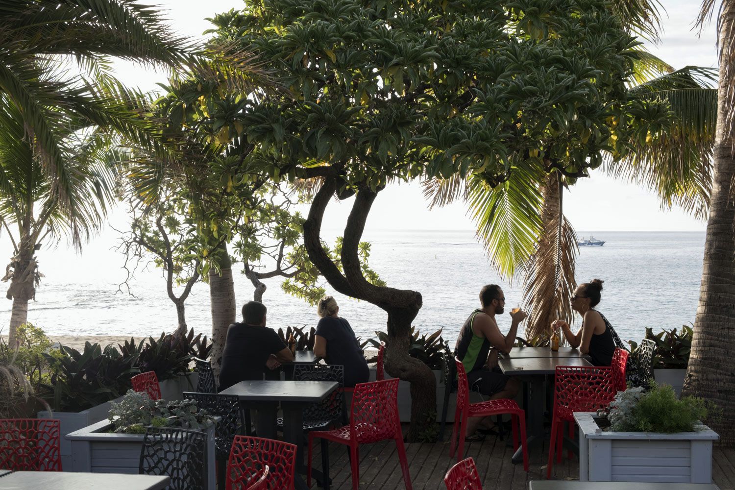 Il y a des restaurants sur le bord de plage. C’est dans un de ces restaurants que nous avons rencontré Jean-François Nativel.