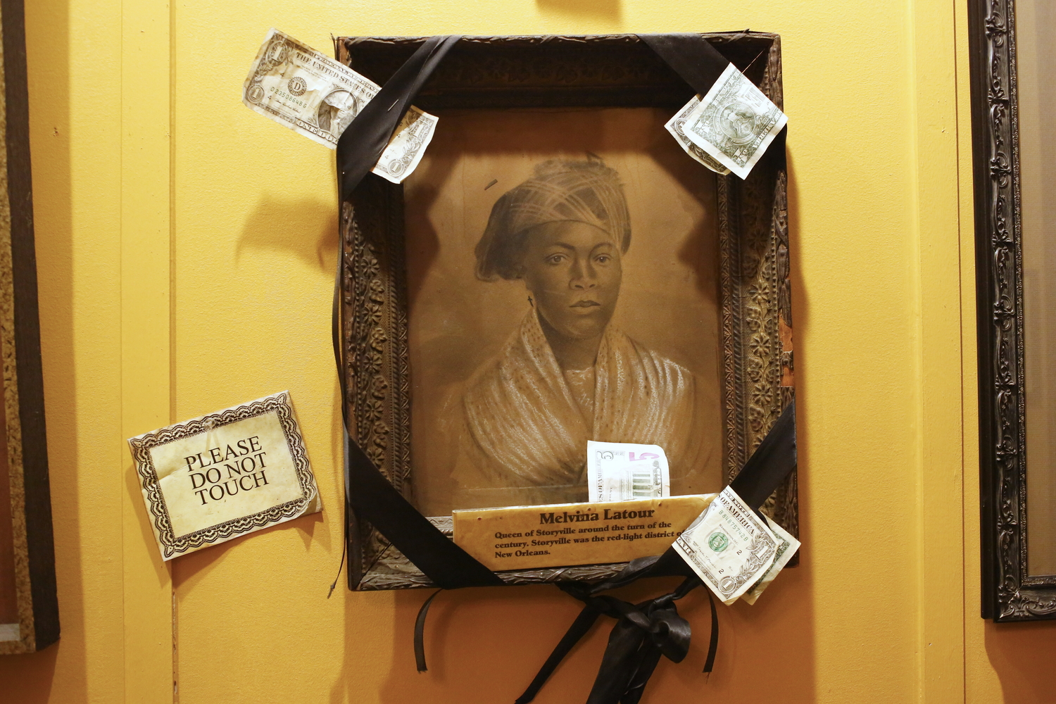 Au musée du vaudou : portrait de Melvina LATOUR, une prêtresse de La Nouvelle-Orléans © Globe Reporters 