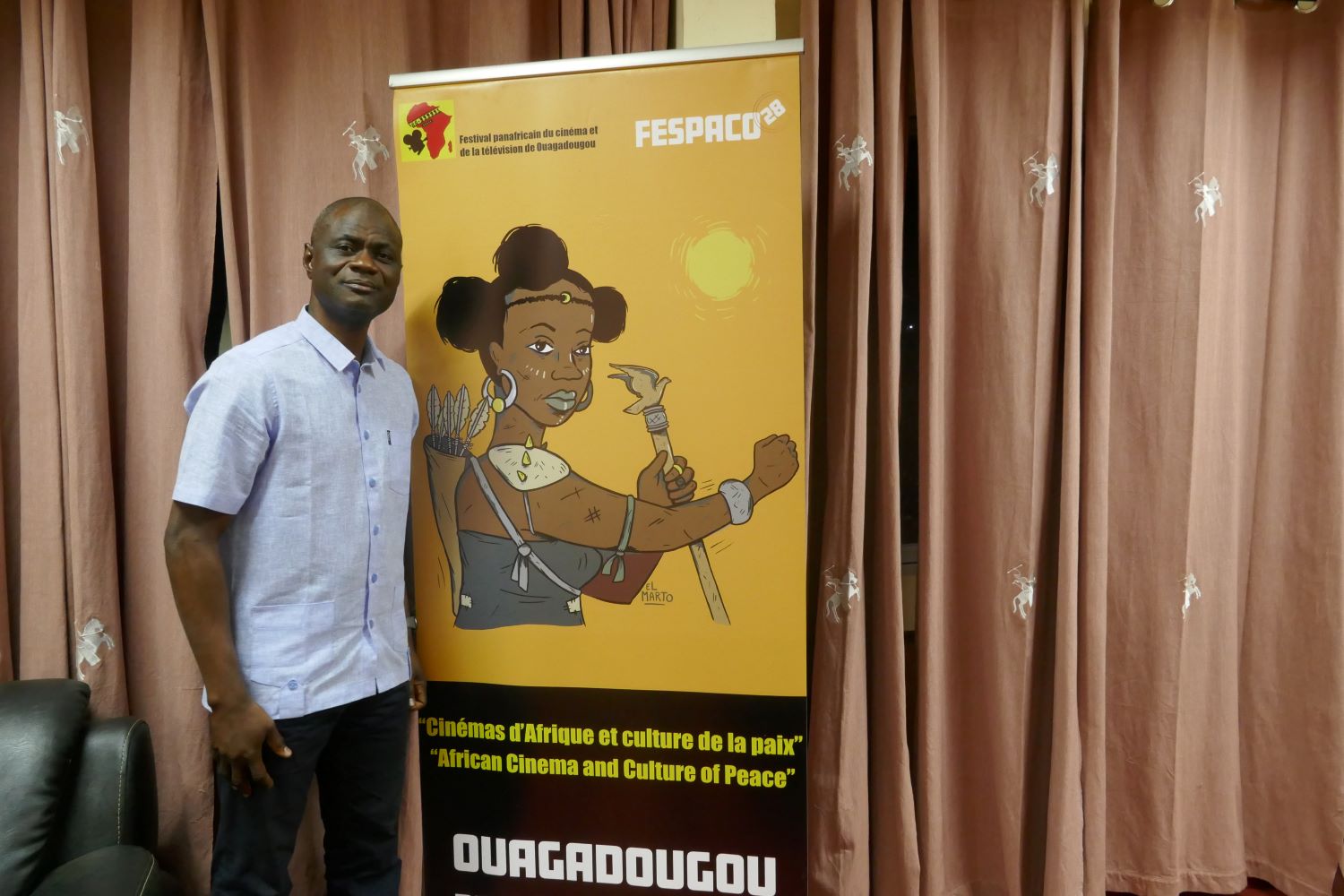 Alex Moussa SAWADOGO, directeur général du FESPACO, organise son deuxième festival et affirme aimer son métier. « Je regarde des films, c’est cela mon métier » © Globe Reporters