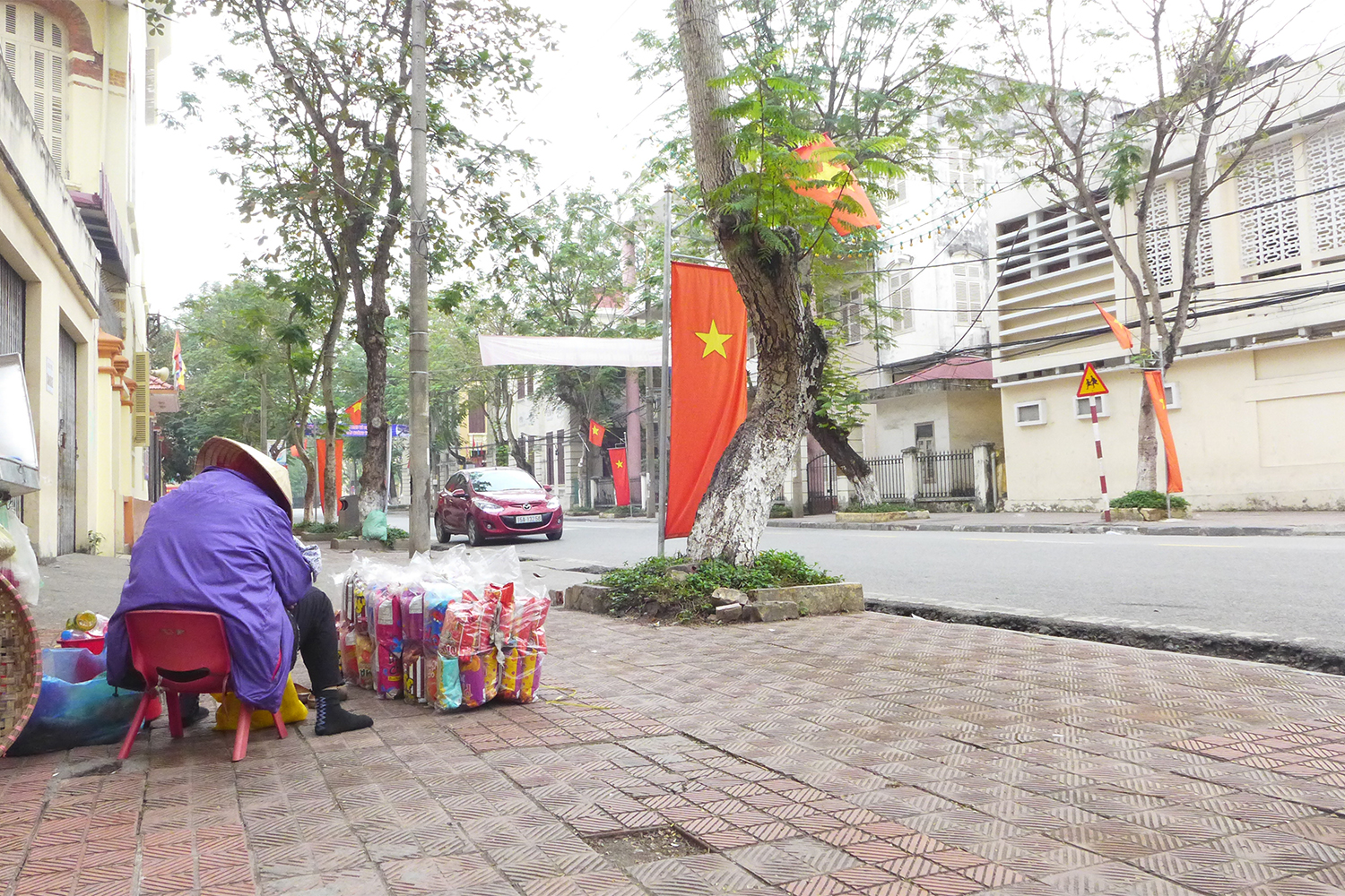 Dans les rues d’Haiphong, à l’heure de la sieste. 