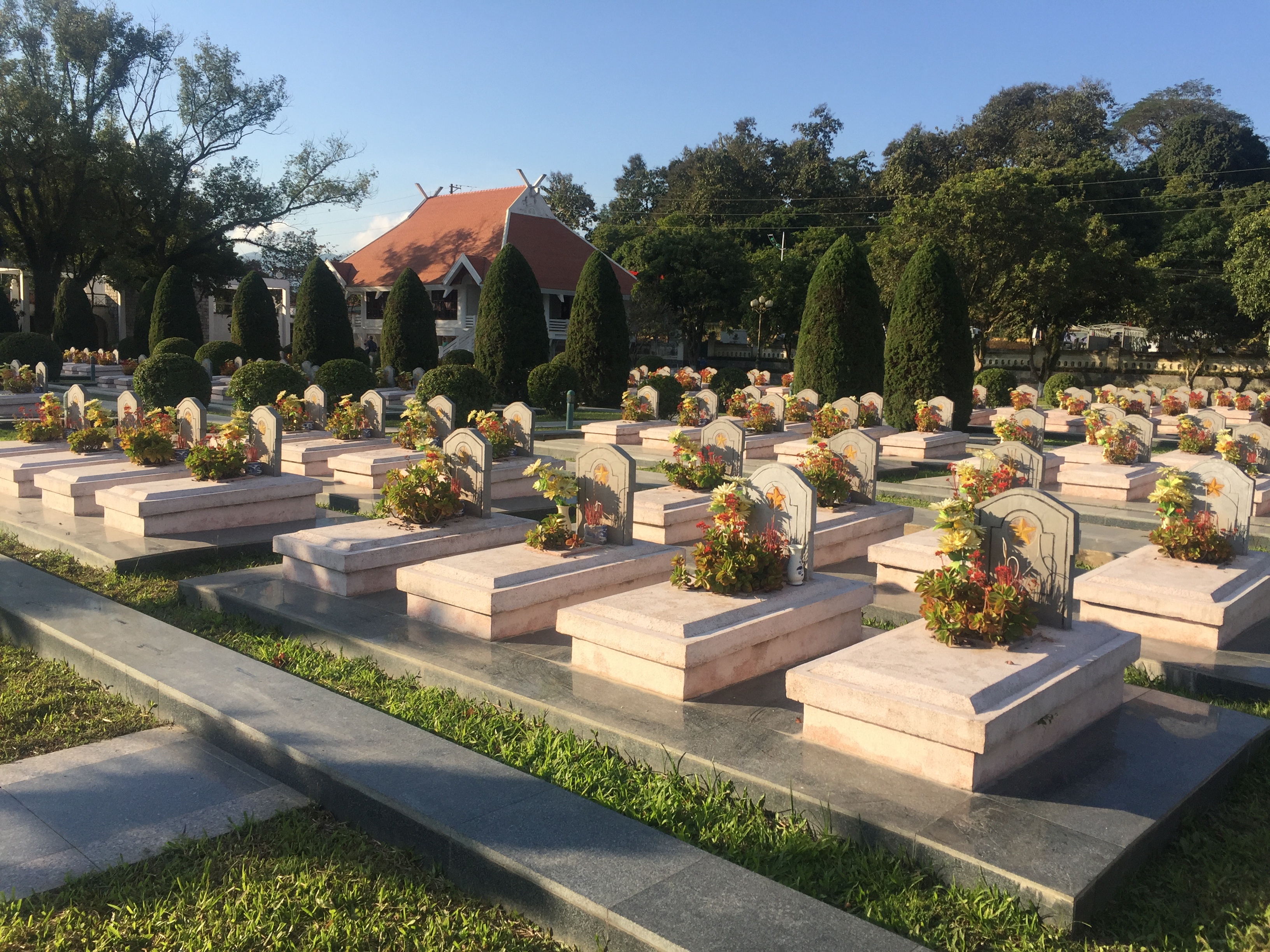 Le cimetière où sont enterrés les soldats vietnamiens, à Dien Bien Phu.