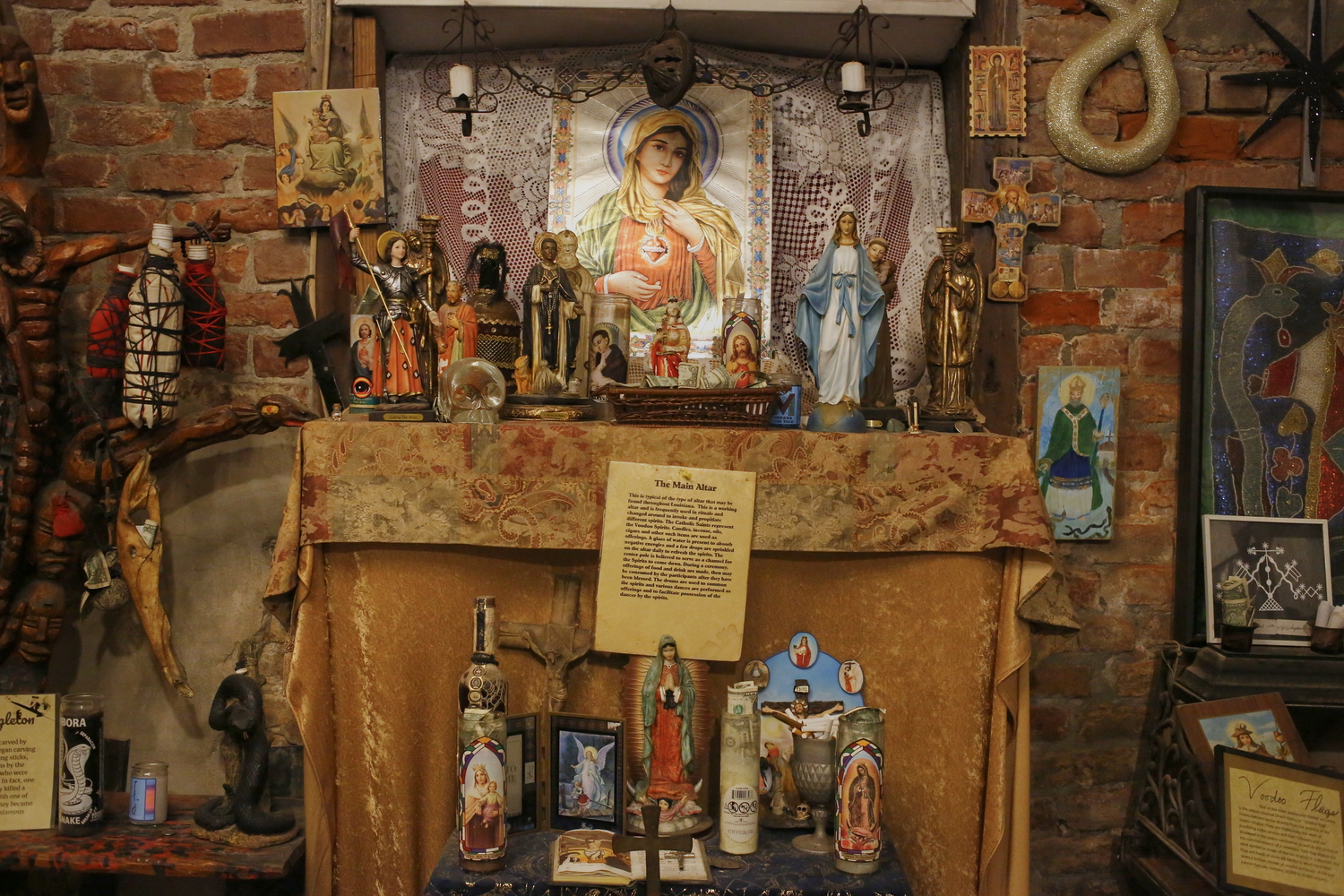 Au musée du vaudou :un autel vaudou © Globe Reporters 