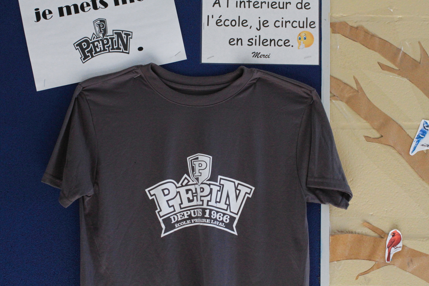 T-shirt de l’école Pépin © Globe Reporters
