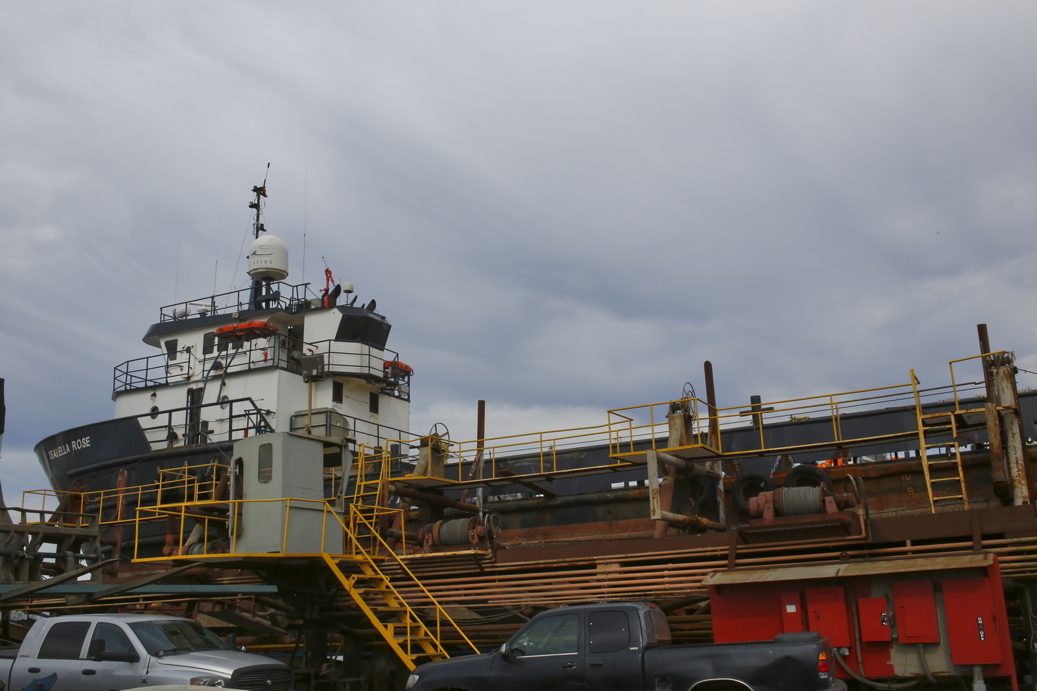 Un pétrolier sur le bayou Lafourche. L’activité lié à l’industrie pétrolière fragilise aussi les côtes de la Louisiane © Globe Reporters 