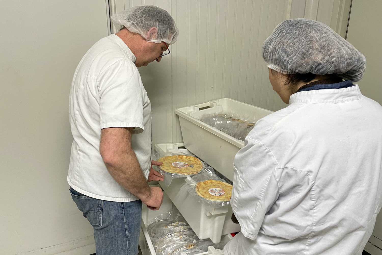 Les travailleurs produisent aussi des cookies, qui remportent un vrai succès auprès des consommateurs © Globe Reporters