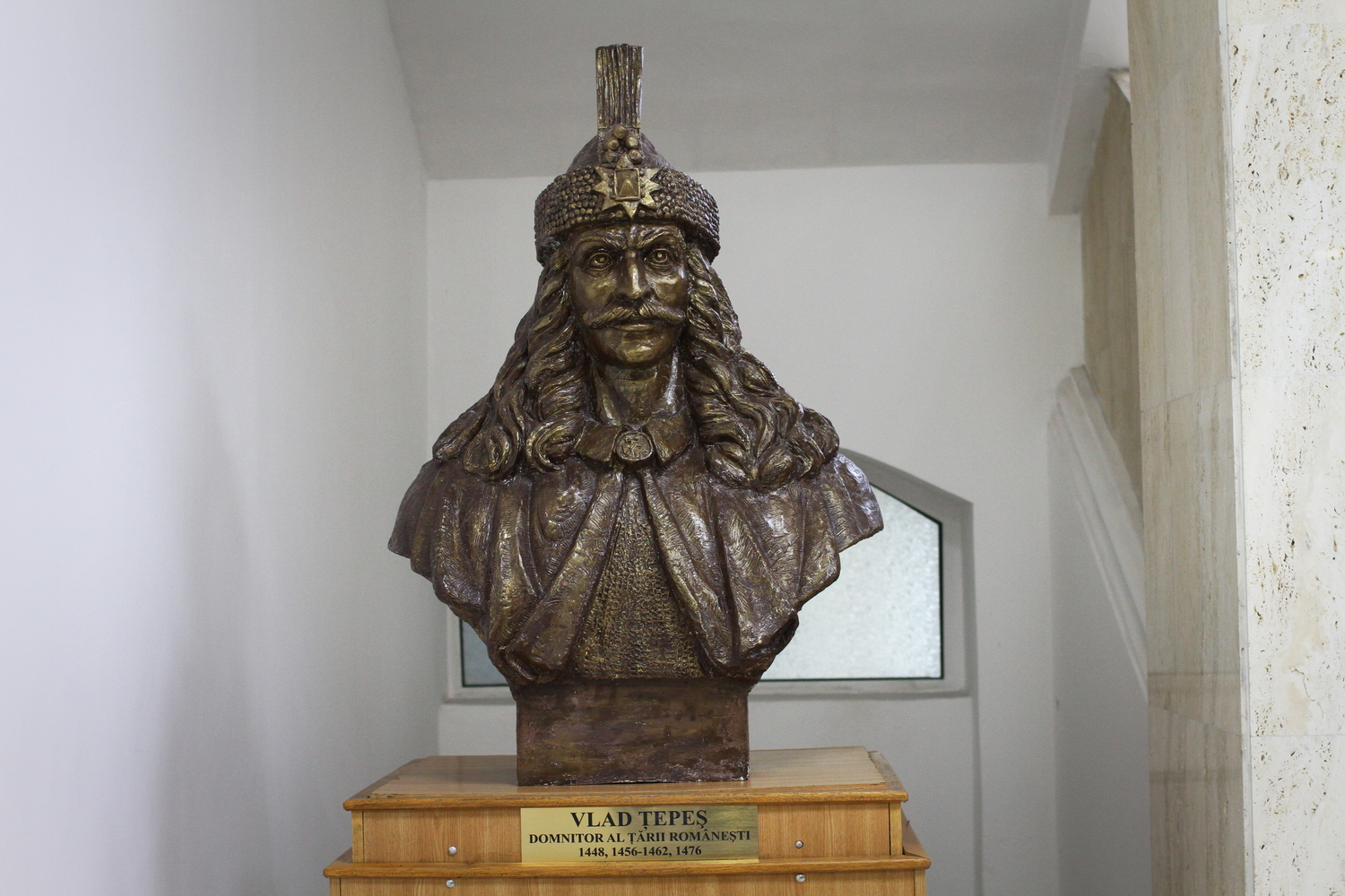 Le buste du célèbre Prince de Valachie Vlad Tepes, « Vlad l’Empaleur » © Globe Reporters