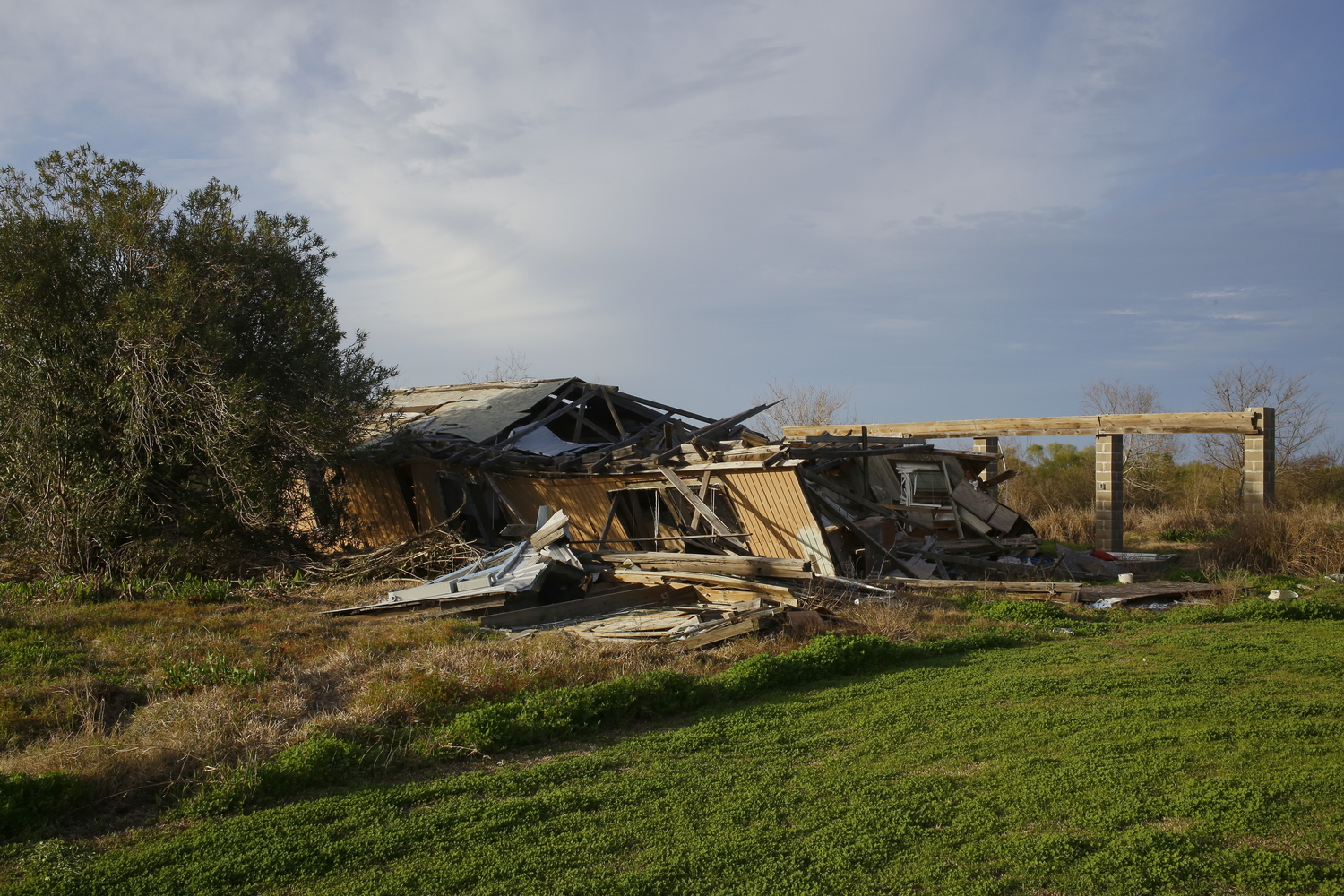 Des maisons détruites après l’ouragan Ida, notamment par le vent © Globe Reporters