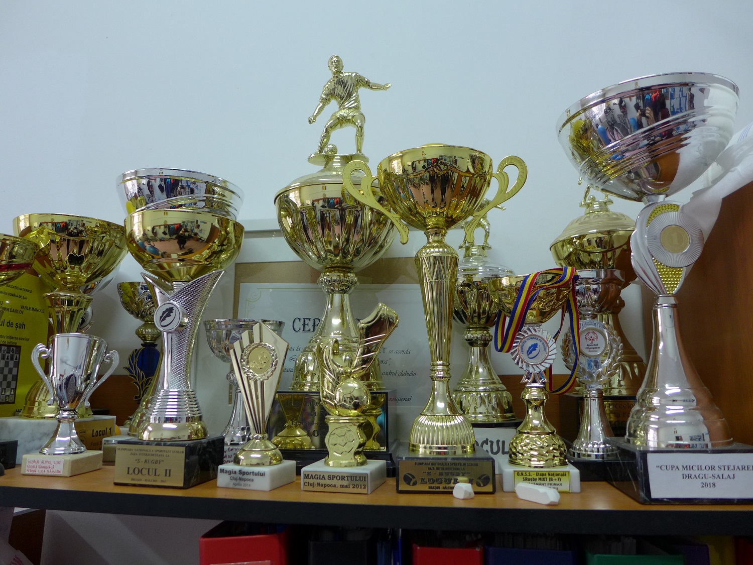 L’équipe de Razvan a remporté plusieurs coupes lors des Olympiades organisées par le ministère de l’Education. L’an dernier, ils ont terminé à la 3e place, au niveau national !