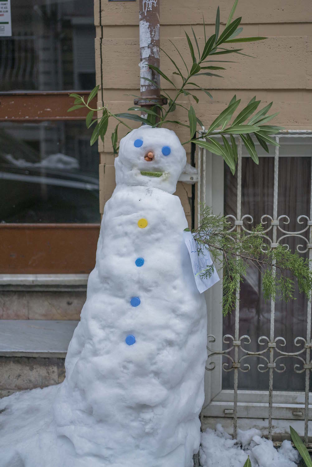 Et les Stambouliotes s’en sont donné à coeur joie pour décorer leur rue. © Globe Reporters