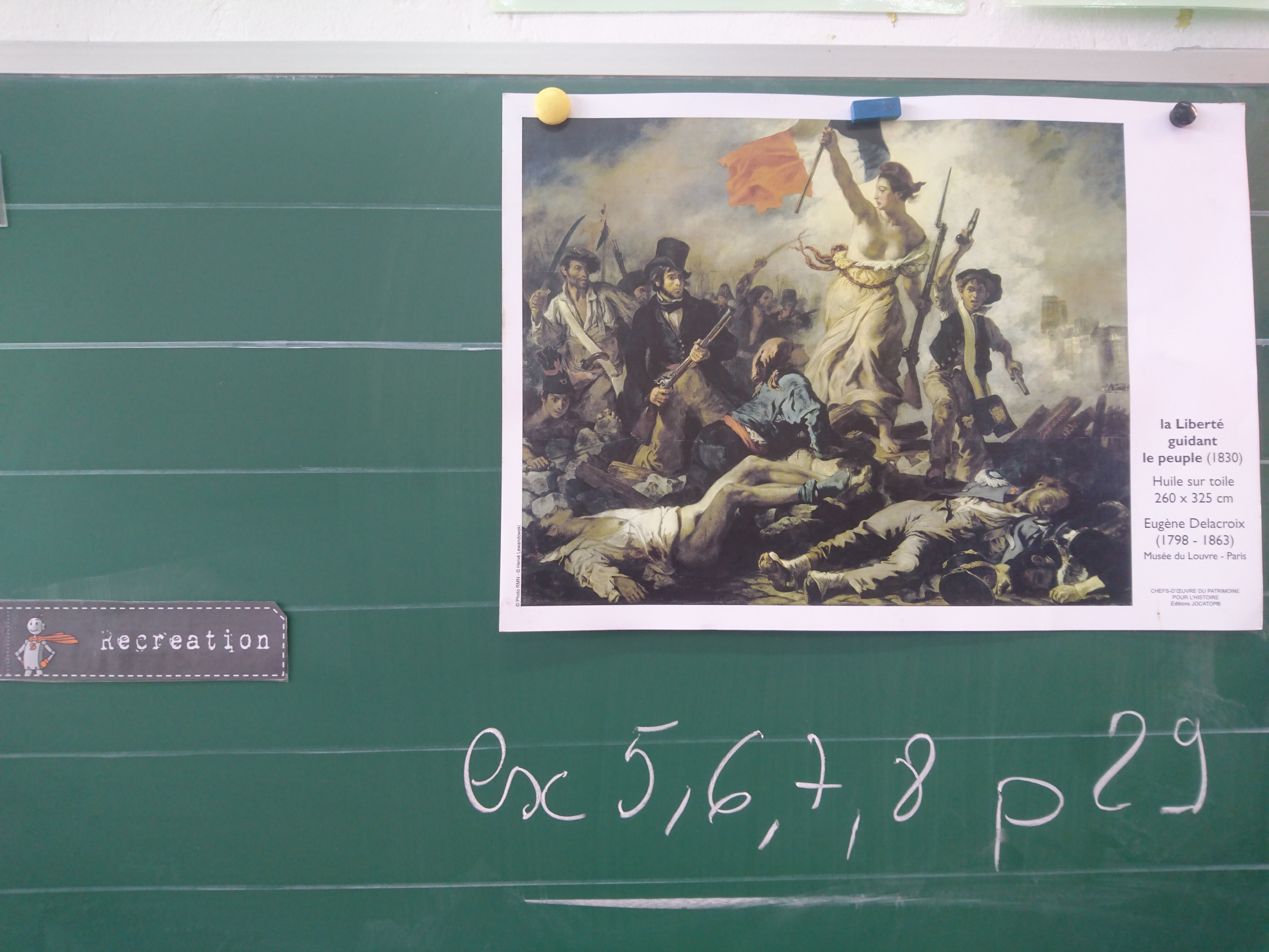 Une peinture célèbre de la révolution française accrochée au tableau. Et les exercices à faire en devoir juste en dessous ?