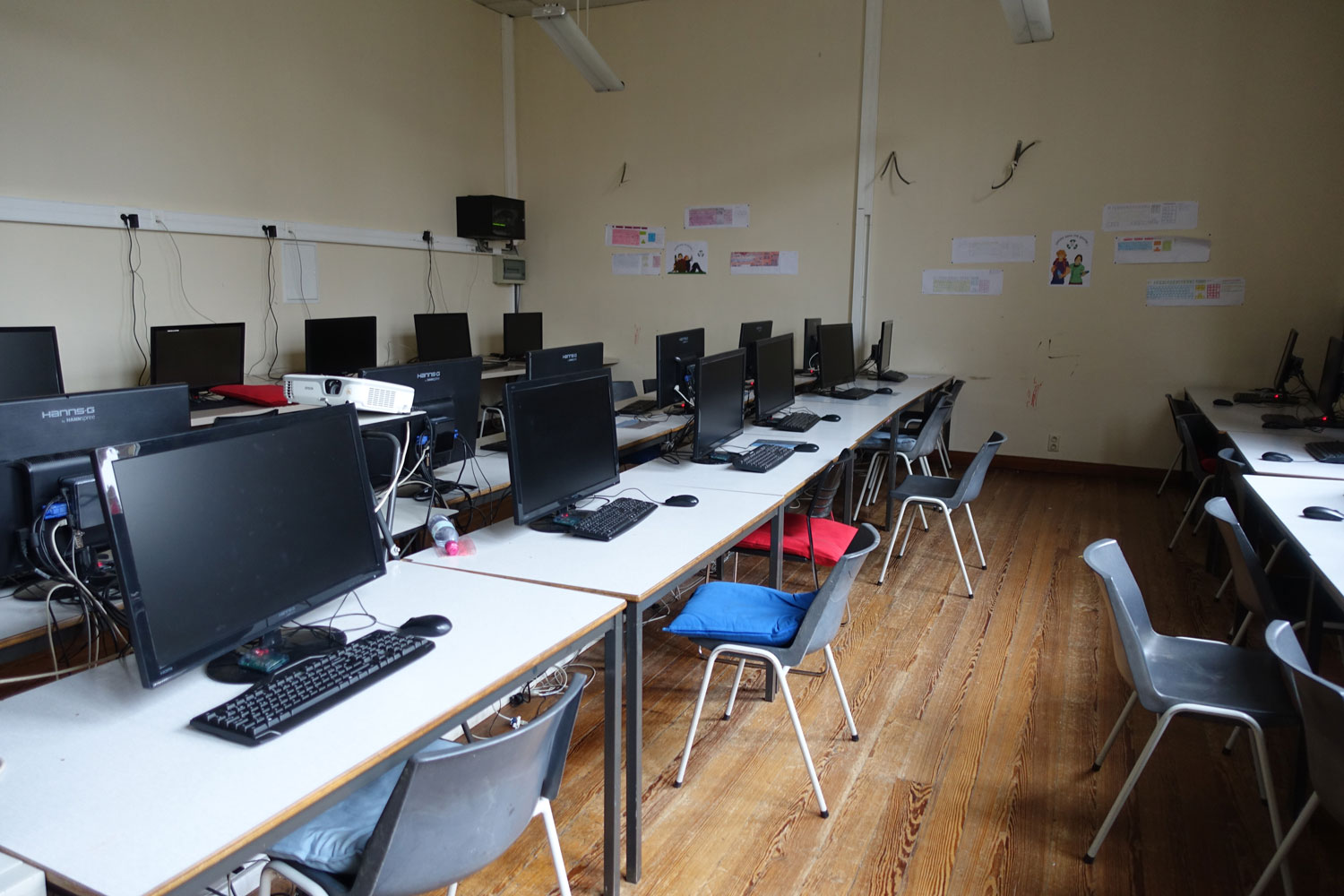 Une salle informatique jouxte le centre de documentation © Globe Reporters