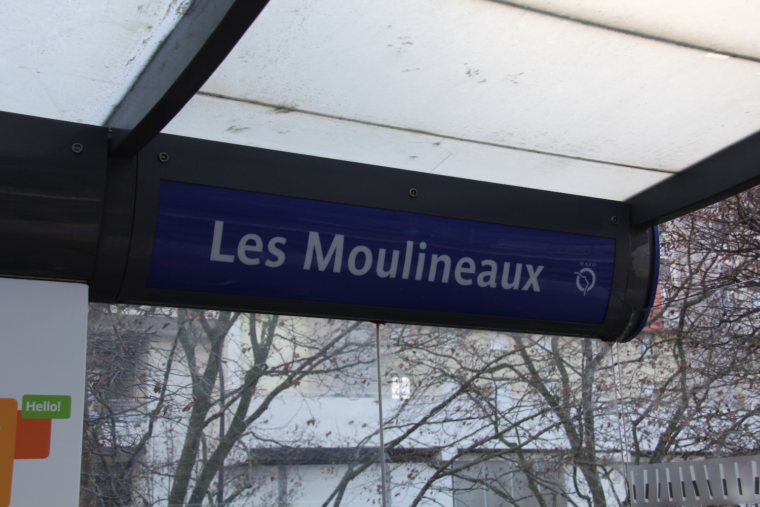 Ligne T2- Arrêt « Les Moulineaux ». La refile est à quelques minutes à pied © Globe Reporters