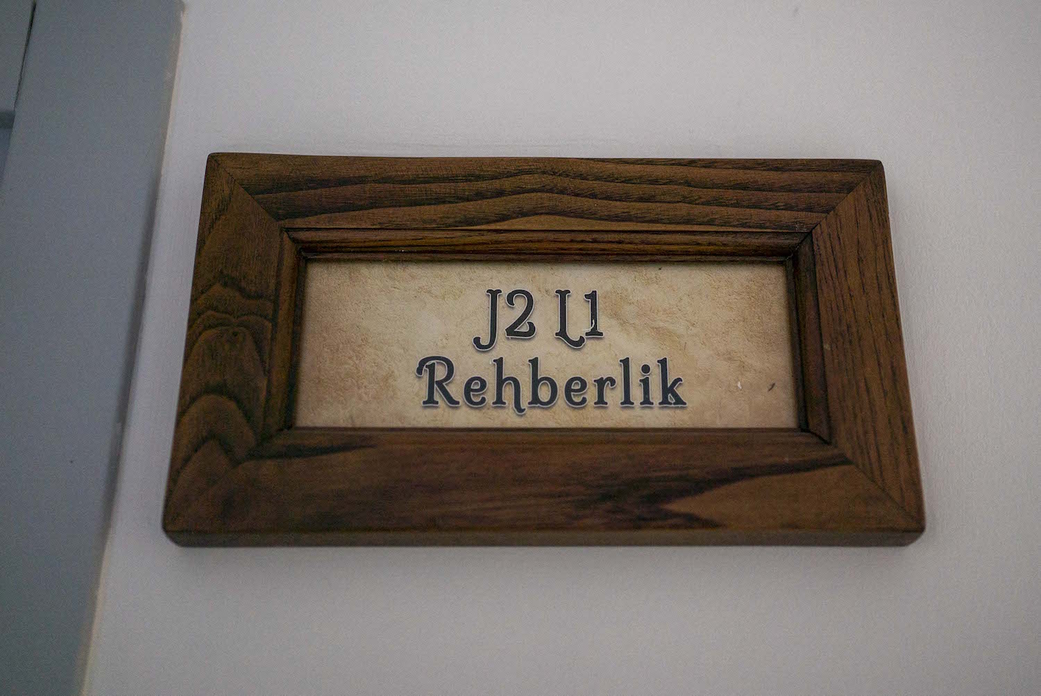 “Rehberlik”, signifie : conseillère d’orientation en turc. C’est le bureau de Seda AYDEMIR  © Globe Reporters