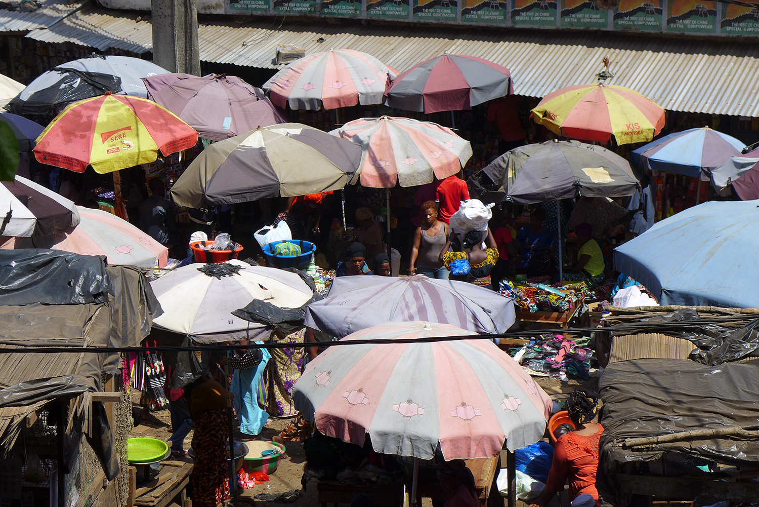 Vue du marché de Madina.