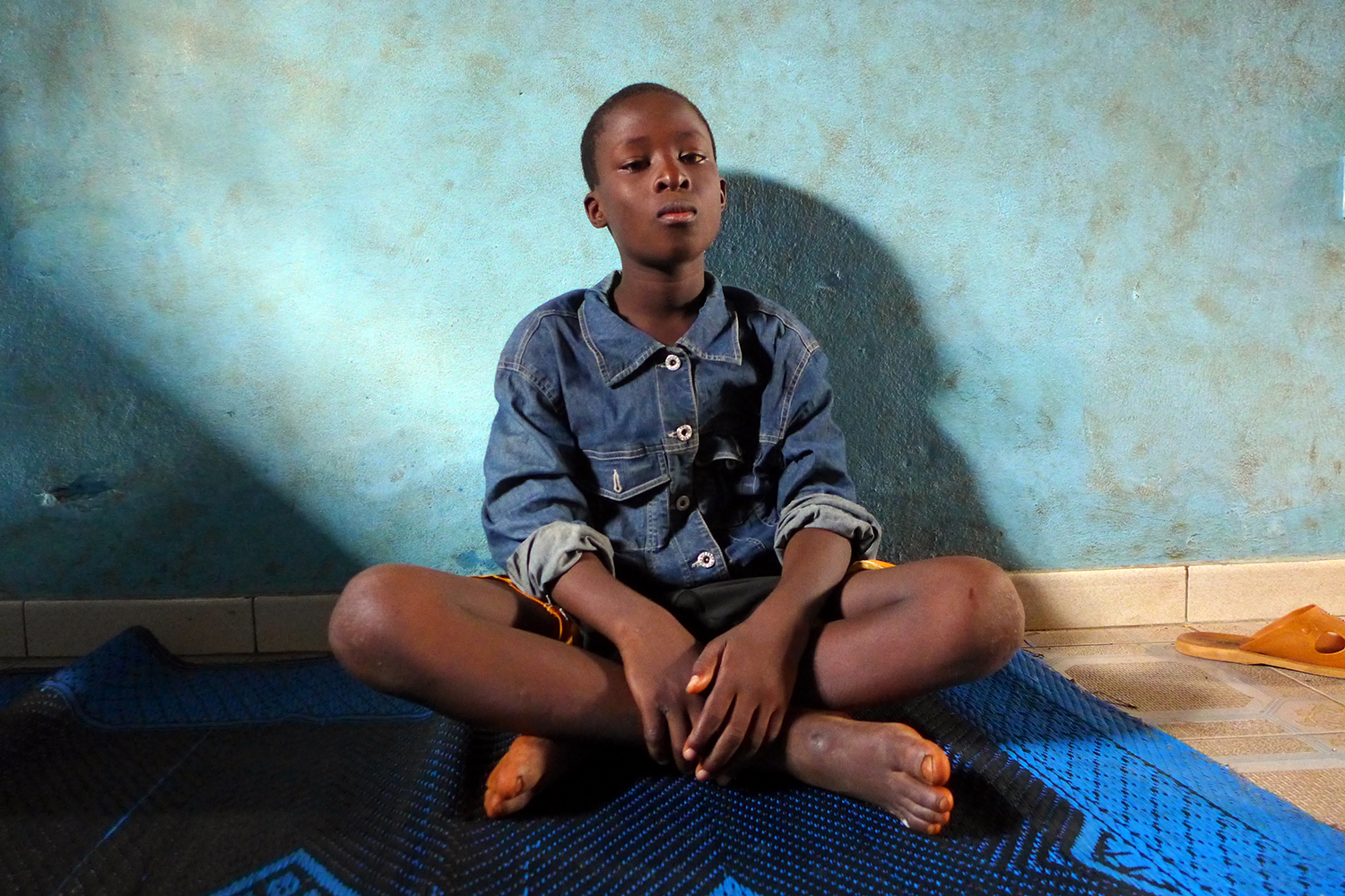 Ousmane, 12 ans, enfant des rues accueilli au foyer de l’espoir.