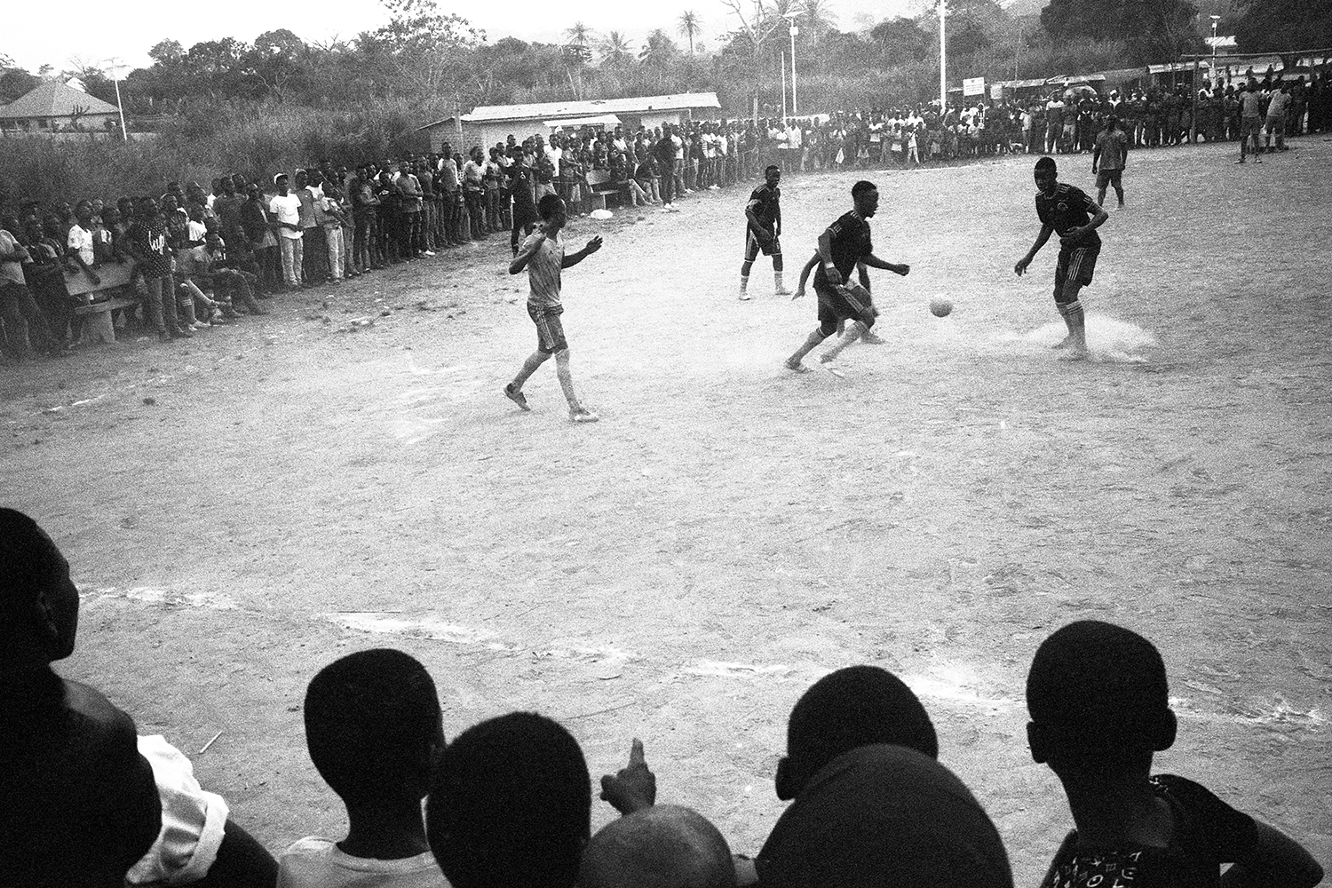 Match de foot à Sérédou lors de mon voyage en Guinée forestière.