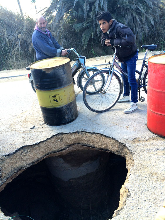 Photo 13 - Un trou dans la chaussée à Sfax