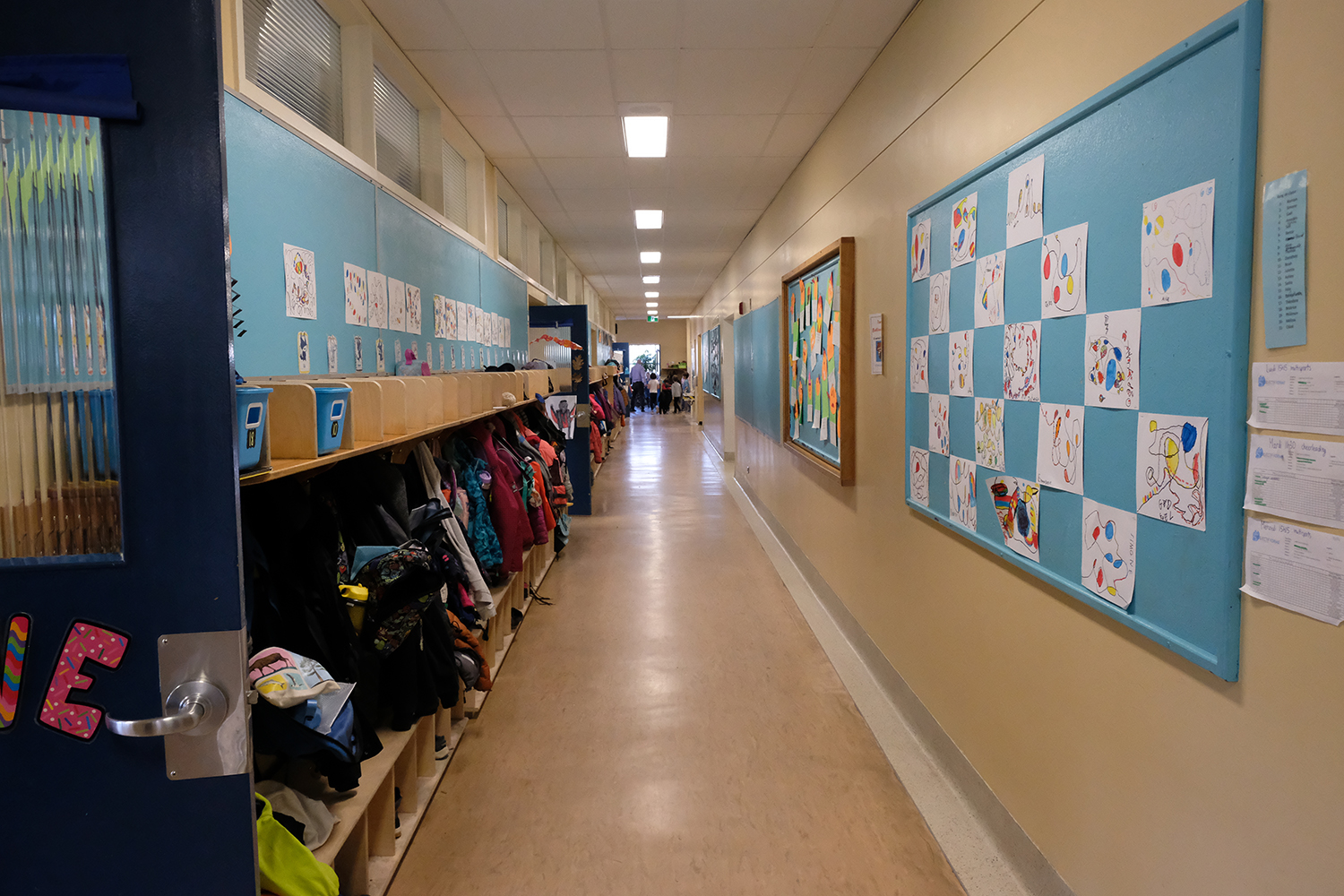 Un couloir de l’école © Globe Reporters