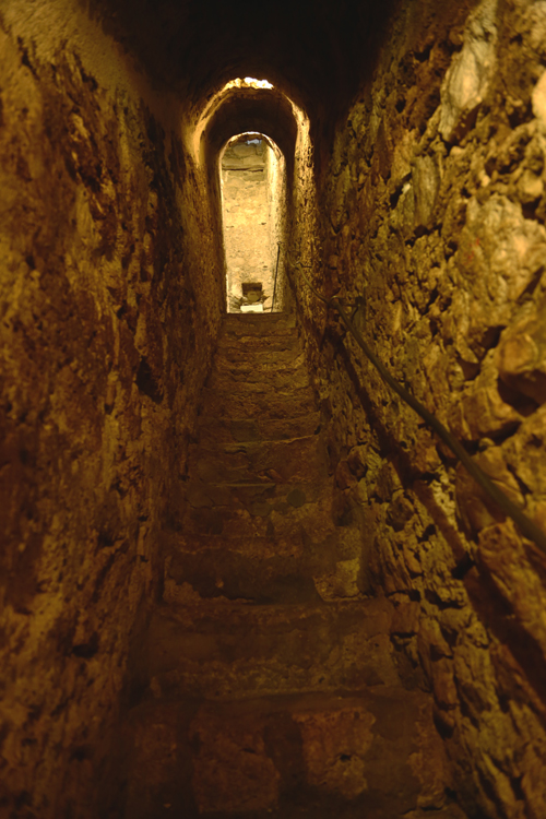 Passage secret entre le 1er et le 3e étage, découvert en 1927