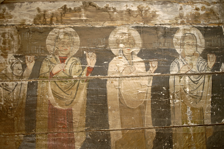 Peintures murales dans l’église exposée dans le parc ethnographique de Cluj