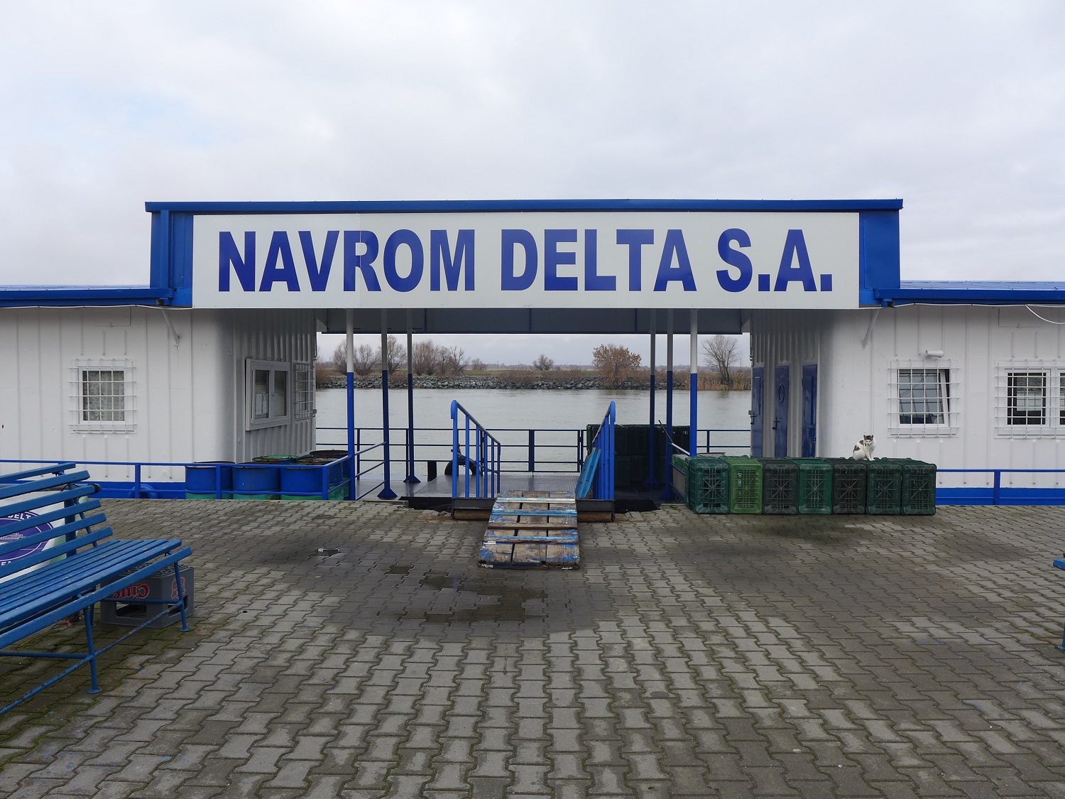 L’embarcadère de Navrom, la compagnie publique qui relie Crisan à Tulcea.